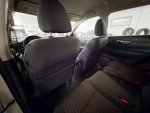 Used 2019 Nissan Rogue S AWD/4WD image 9