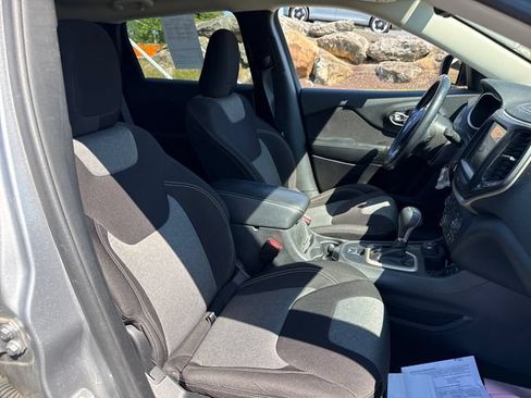 Used 2014 Jeep Cherokee Latitude w/ Cold Weather Group AWD/4WD image 11
