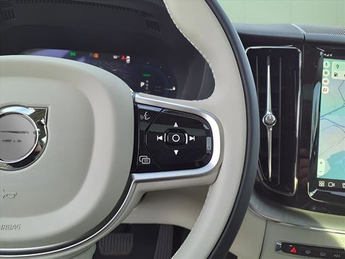 Used 2025 Volvo XC60 T8 Ultra w/ Protection Package Premier image 16