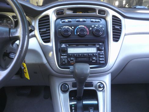 Used 2002 Toyota Highlander 4WD V6 w/ Appearance Pkg image 16
