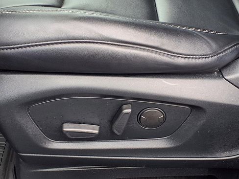 Used 2022 Ford Explorer XLT w/ Equipment Group 202A image 4