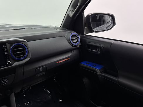 Used 2020 Toyota Tacoma TRD Sport RWD image 27