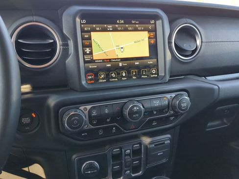 Used 2022 Jeep Gladiator Overland w/ Popular Equipment Package image 19