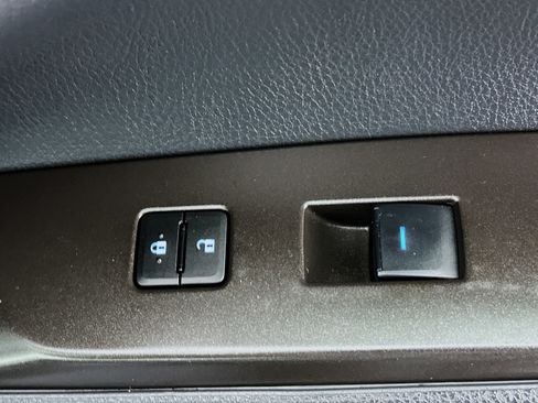 Used 2024 Toyota Camry SE image 28