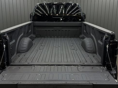 Used 2026 Ford F450 Platinum w/ FX4 Off-Road Package AWD/4WD image 17