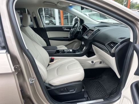 Used 2020 Ford Edge Titanium FWD image 9