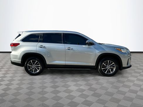 Used 2019 Toyota Highlander XLE image 8