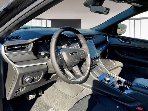 New 2025 Jeep Grand Cherokee L Laredo w/ Luxury Tech Group I image 7