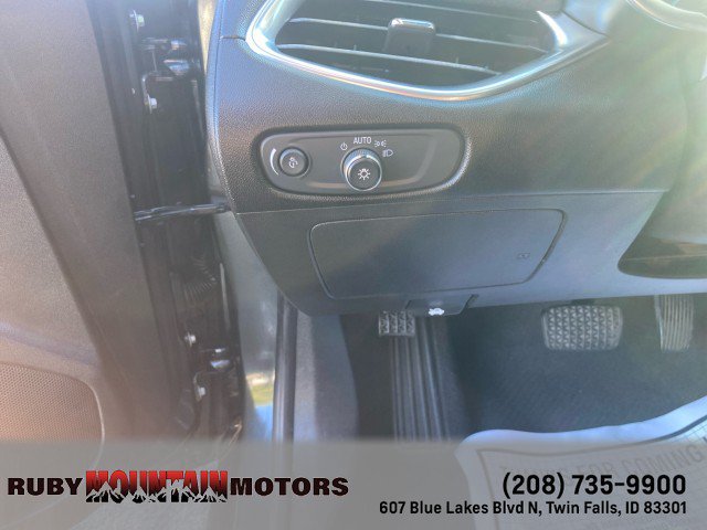 Used 2018 Chevrolet Malibu LT FWD image 13