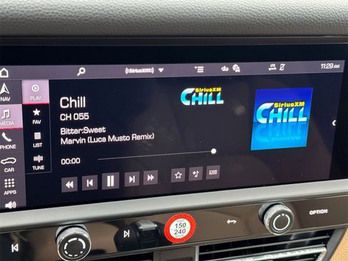 Used 2025 Porsche Macan image 21