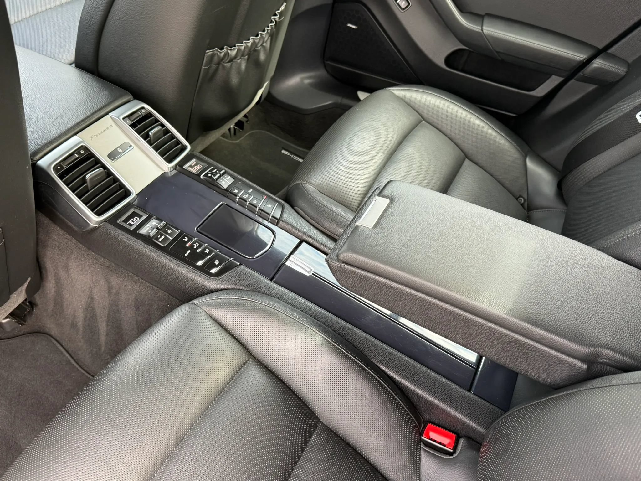 Used 2015 Porsche Panamera 4 AWD/4WD image 18