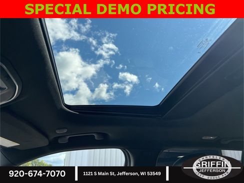 New 2025 Jeep Grand Cherokee Altitude image 27