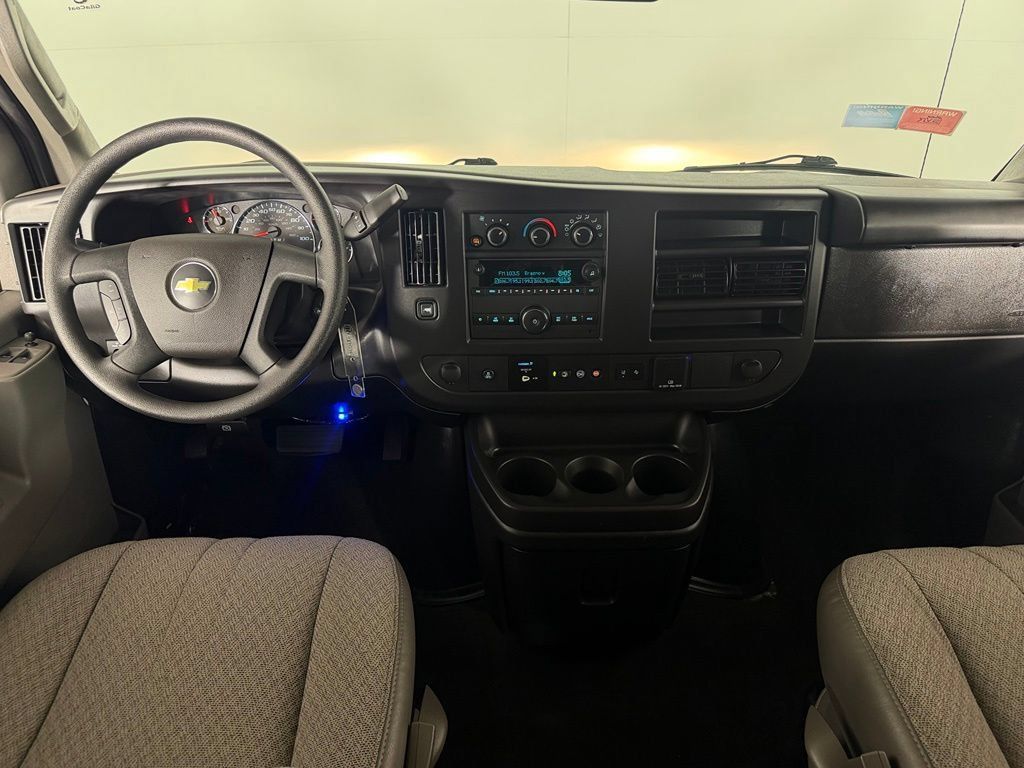 Used 2025 Chevrolet Express 3500 LT w/ LT Preferred Equipment Group RWD image 13