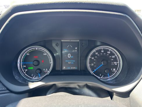 Used 2022 Toyota Venza LE AWD/4WD image 17