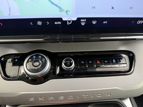 Used 2025 Ford Expedition Active image 20