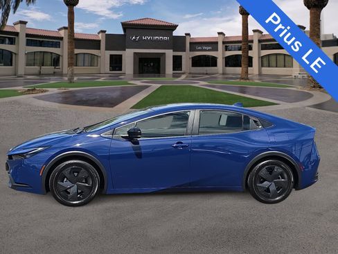Used 2023 Toyota Prius LE FWD image 5