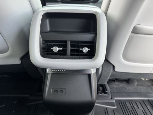 Used 2025 Cadillac Lyriq Luxury image 9