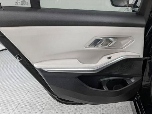 Used 2020 BMW 330i Sedan w/ Convenience Package RWD image 17