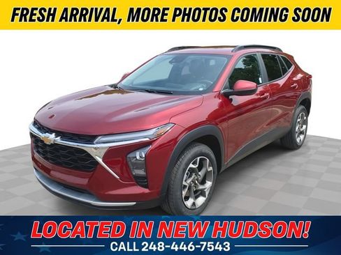 Used 2024 Chevrolet Trax LT w/ Driver Confidence Package FWD image 1