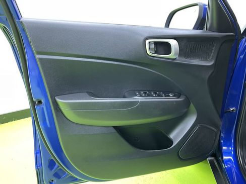 Used 2024 Hyundai Venue SE image 10