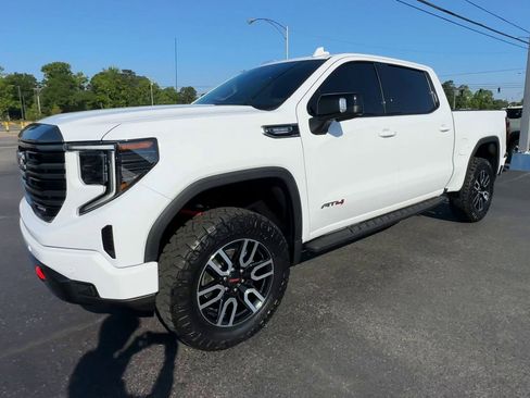 Used 2024 GMC Sierra 1500 AT4 w/ Technology Package AWD/4WD image 4