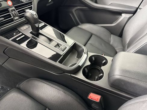 Certified 2023 Porsche Macan AWD/4WD image 31