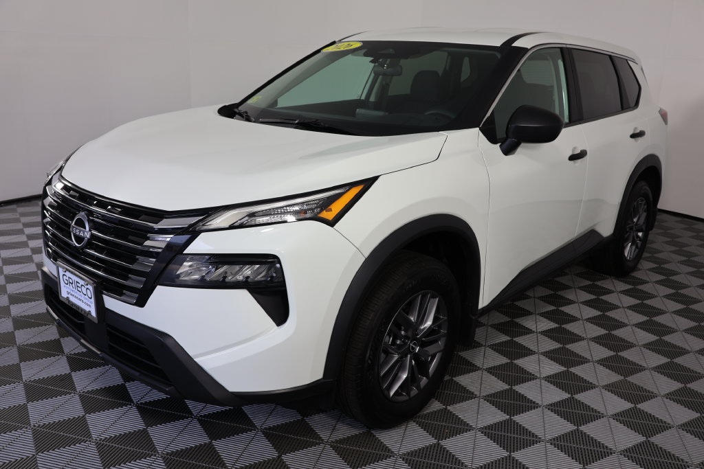 Used 2026 Nissan Rogue S FWD image 4