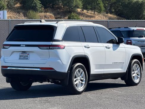 Used 2024 Jeep Grand Cherokee Laredo X AWD/4WD image 4