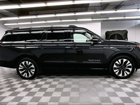 Used 2025 Ford Expedition Max Platinum w/ Driver's Package AWD/4WD image 16