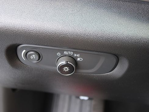 Used 2022 Chevrolet Traverse LS FWD image 22