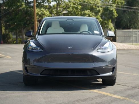 Used 2024 Tesla Model Y Performance AWD/4WD image 8