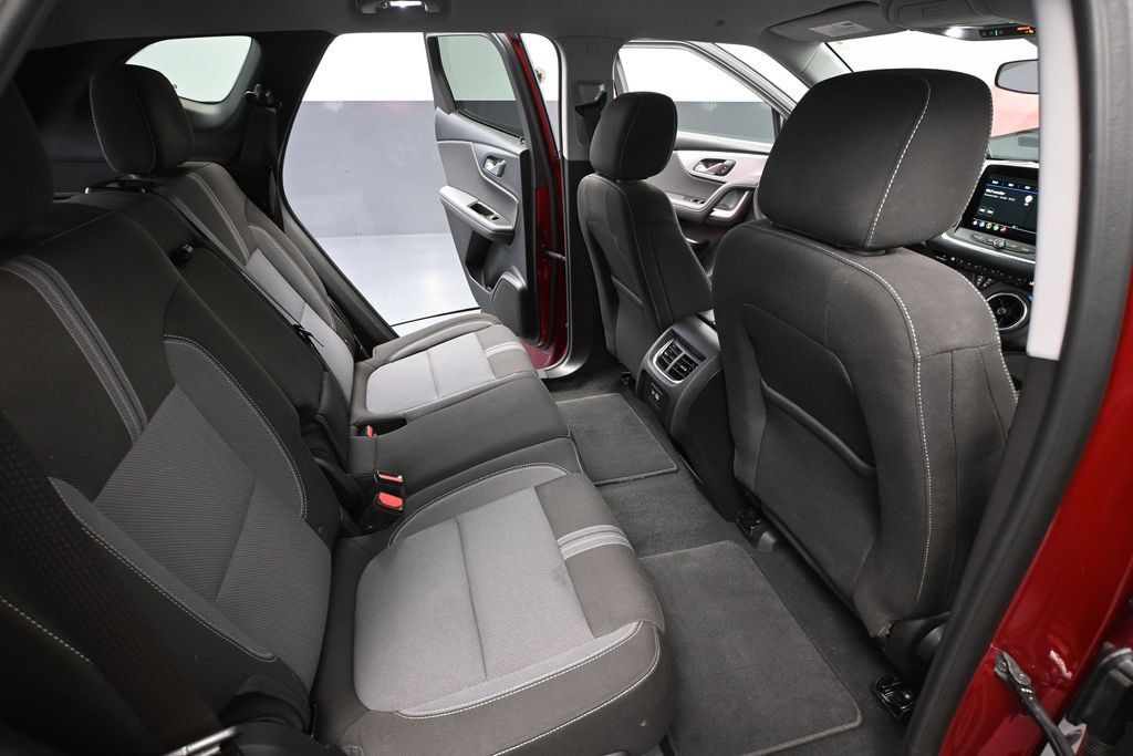 Used 2025 Chevrolet Blazer LT AWD/4WD image 32