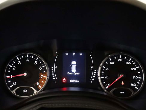 Used 2016 Jeep Renegade Latitude FWD image 4