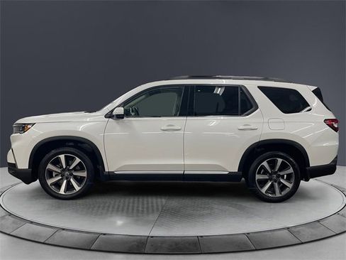 Certified 2024 Honda Pilot Touring image 2