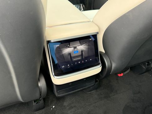 Used 2022 Tesla Model X AWD/4WD image 27