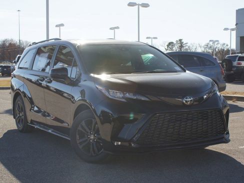 Used 2026 Toyota Sienna XSE image 7