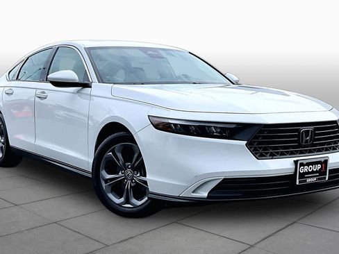 Used 2023 Honda Accord EX image 3