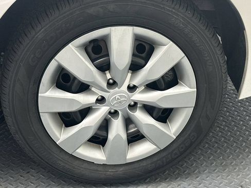 Used 2015 Toyota Corolla LE FWD image 17