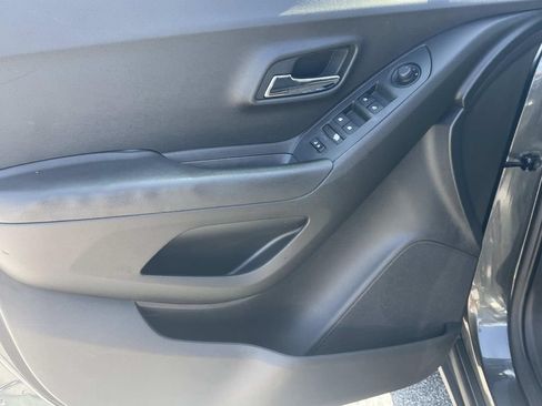 Used 2019 Chevrolet Trax LS FWD image 14