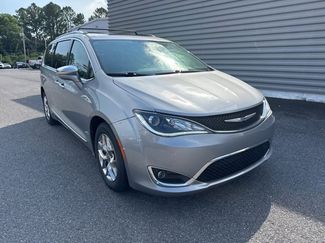 Used 2019 Chrysler Pacifica Limited image 1