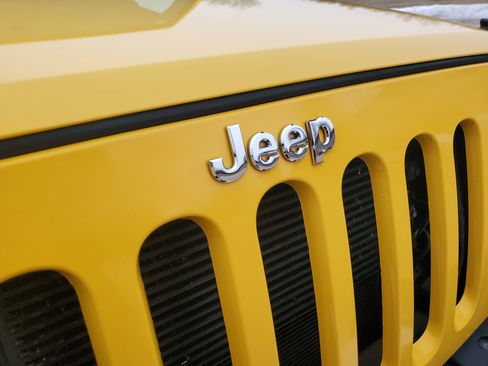 Used 2015 Jeep Wrangler Sahara image 32