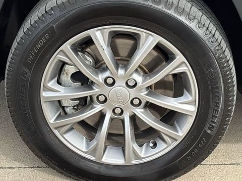 Used 2021 Jeep Cherokee Latitude Lux w/ Comfort/Convenience Group image 30