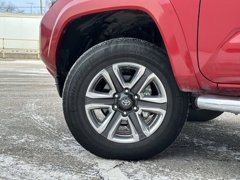Used 2019 Toyota Tacoma Limited image 8