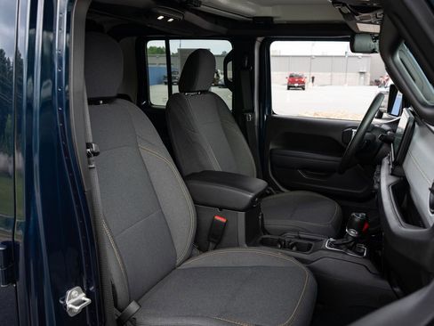 Used 2025 Jeep Gladiator Mojave AWD/4WD image 22