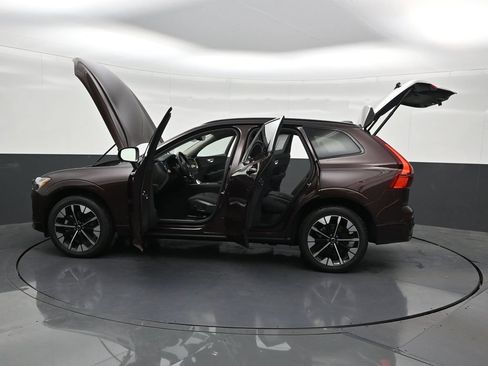 Used 2026 Volvo XC60 B5 Plus AWD/4WD image 33