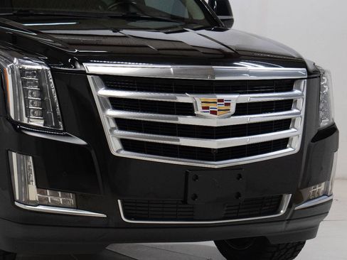 Used 2020 Cadillac Escalade Premium Luxury image 10