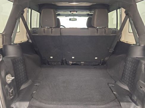 Used 2018 Jeep Wrangler Unlimited Sahara w/ Connectivity Group AWD/4WD image 16