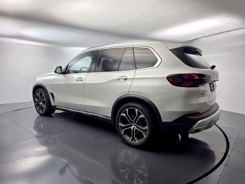 Certified 2024 BMW X5 sDrive40i w/ Parking Assistance Package RWD image 4