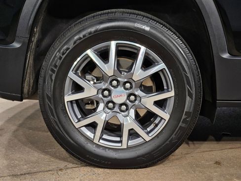 Used 2023 GMC Acadia SLT image 17