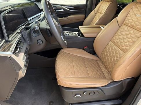 Used 2022 Cadillac Escalade ESV Premium Luxury w/ Performance Package AWD/4WD image 9